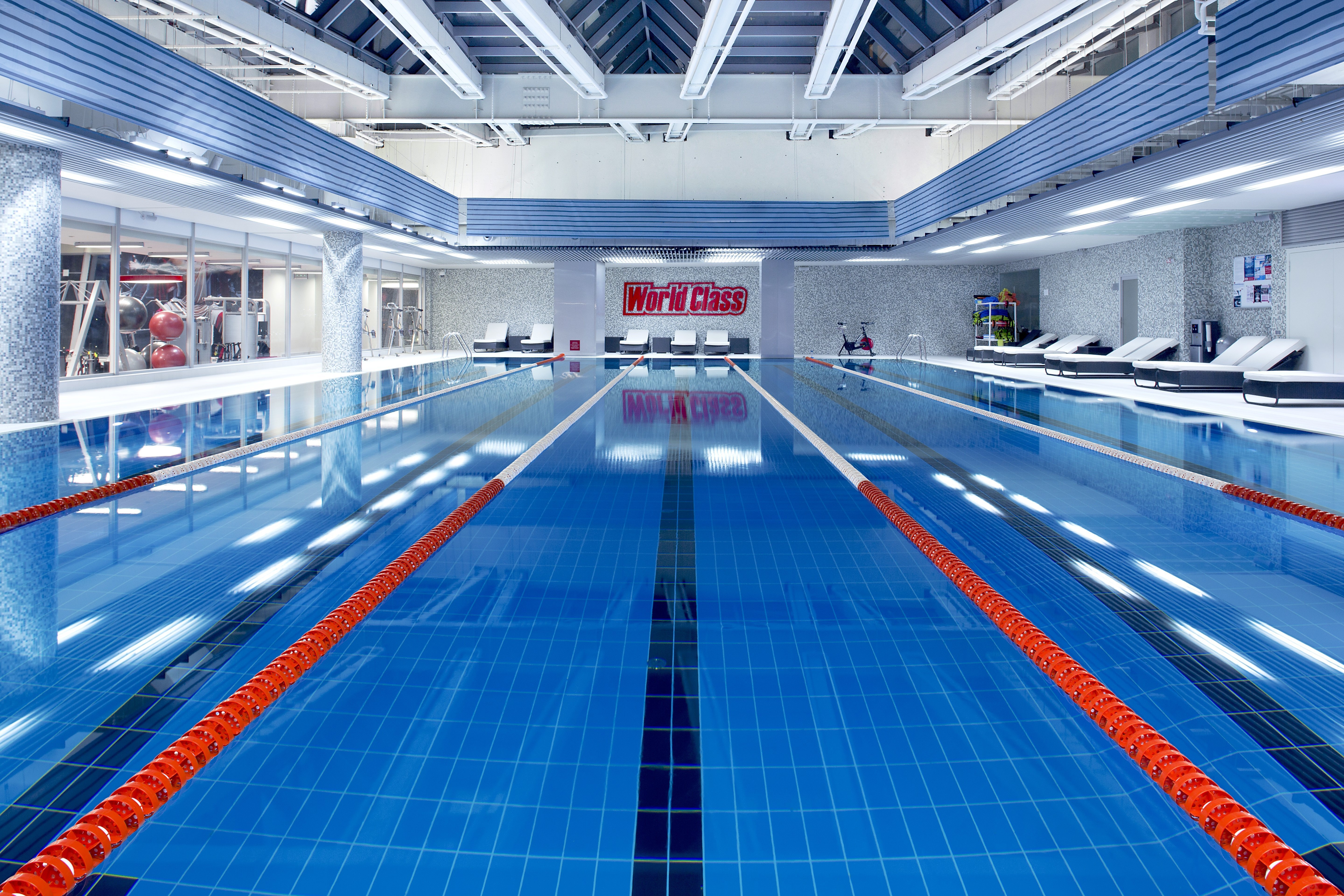 Фитнес-клубы с бассейном в Москве, тренажерные залы с бассейном в World Class